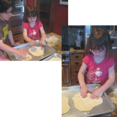 How to Make EASY Pizzas with the Kids