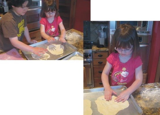 How to Make EASY Pizzas with the Kids