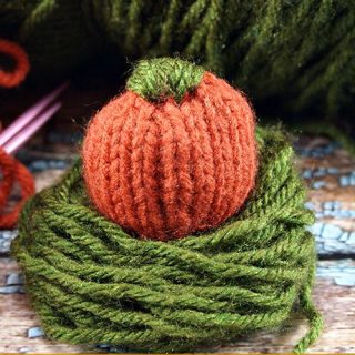 This adorable mini knitted pumpkin is a fun and festive fall craft! Make several so that you can have your own patch!