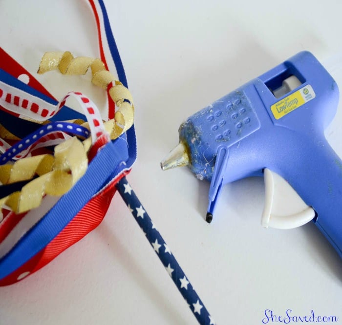 Make this fun and easy 4th of July Ribbon Wand! Great for 4th of July table decor or even something fun to wave at the 4th of July parade!
