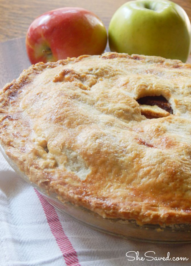 Made from scratch, this homemade apple pie recipe is easy to make and the result is an amazing old fashioned apple pie!