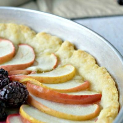 Fruit Tart Recipe with Apples and Blackberry
