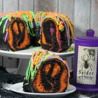 Get creative and make this spooky cake for Halloween!