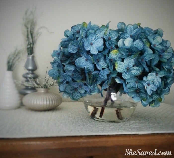 Easily make this lovely DIY Flower Arrangement to decorate your home on the cheap!