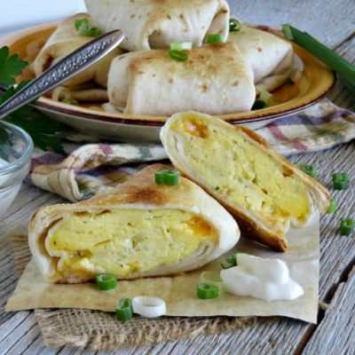 Mini Baked Egg & Cheese Breakfast Burritos