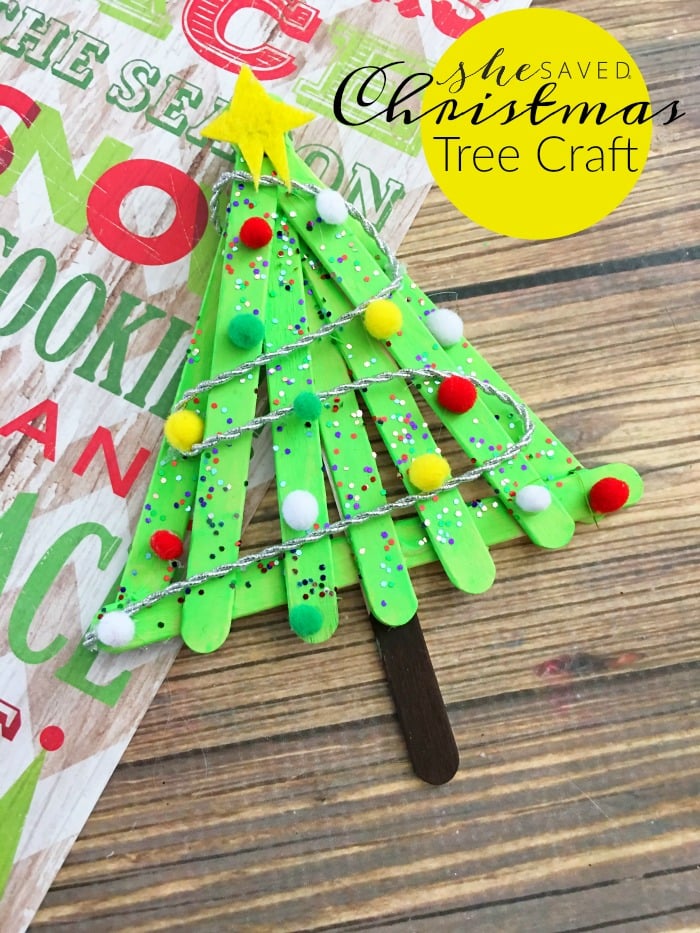 Here's a super fun and really easy Christmas Tree Craft to do with the kids!