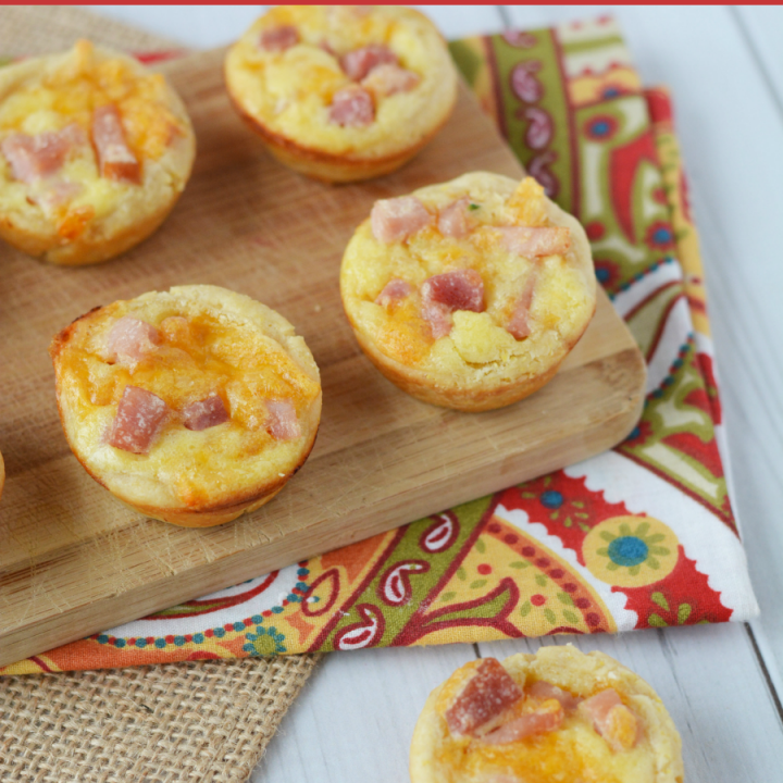 EASY and so yummy, this Ham and Cheese Bites recipe is perfect for your family breakfast!
