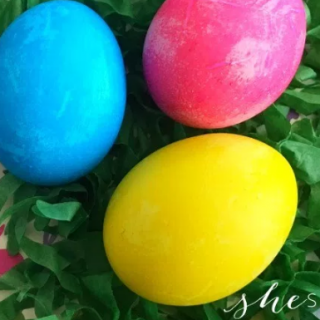Dyeing Easter Eggs (the simple way!)