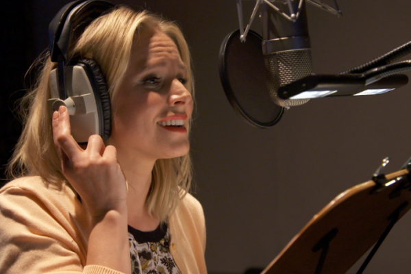 Netflix News: Kristen Bell Sings Chasing Coral Theme Song #StreamTeam