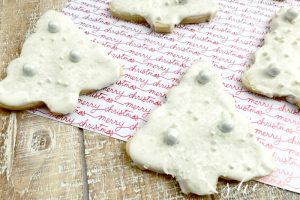 The MOST Elegant Christmas Tree Cookies