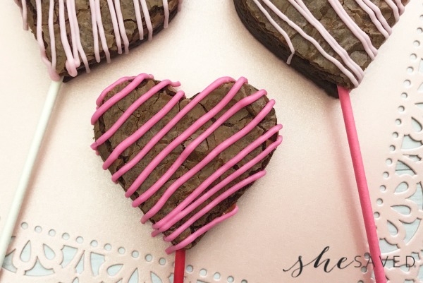 Easy Valentine’s Day Heart Brownie Pops