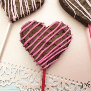 Easy Valentine's Day Brownie Pops