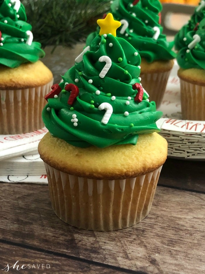 how to make Christmas tree cupcakes