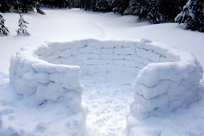 How to Build a Snow Fort