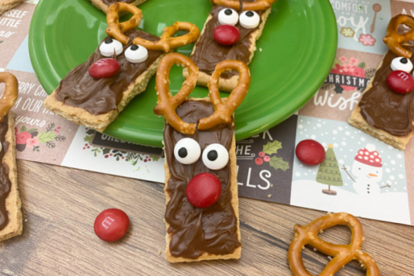 Nutella on Graham Crackers with Reindeer Faces